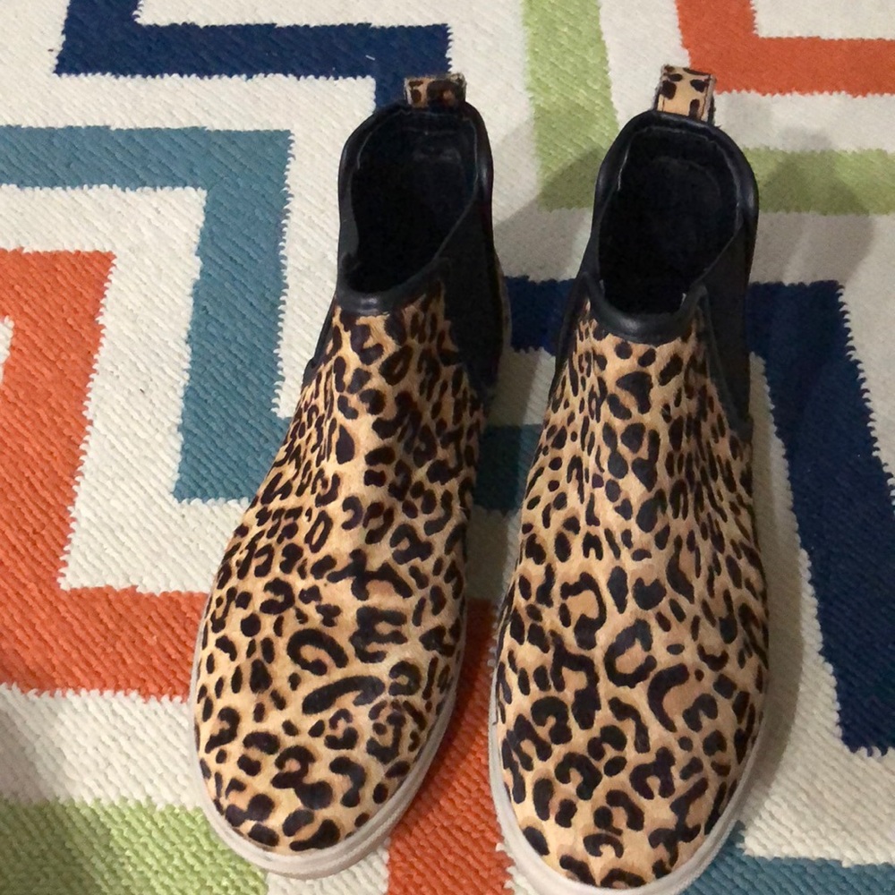 Steve Madden Leopard booties